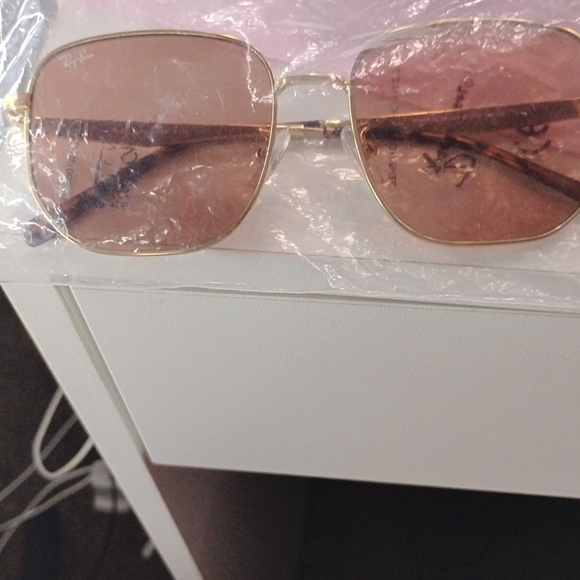 Ray-Ban Gold Frame Sunglasses with Rose Lenses - Picture 1 of 4